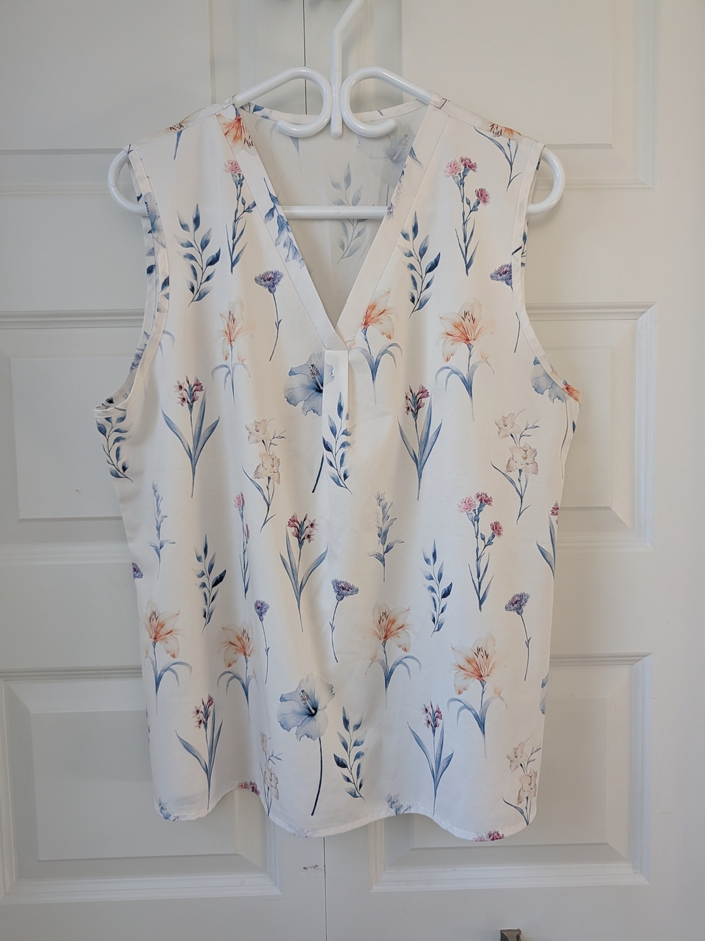 Women's Cream Floral V-Neck Sleeveless Top